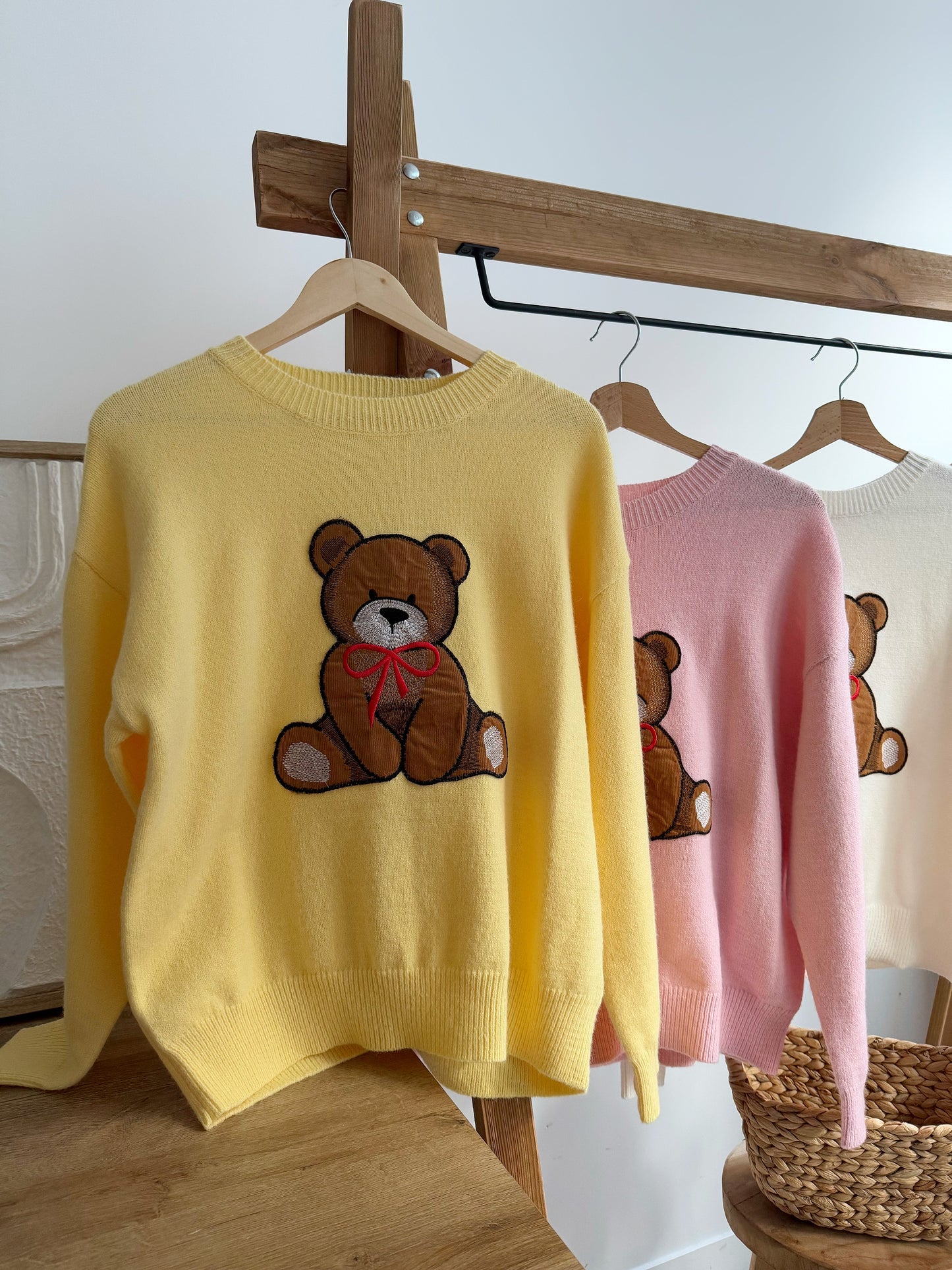 Embroidered teddy bear knit BEAR - white