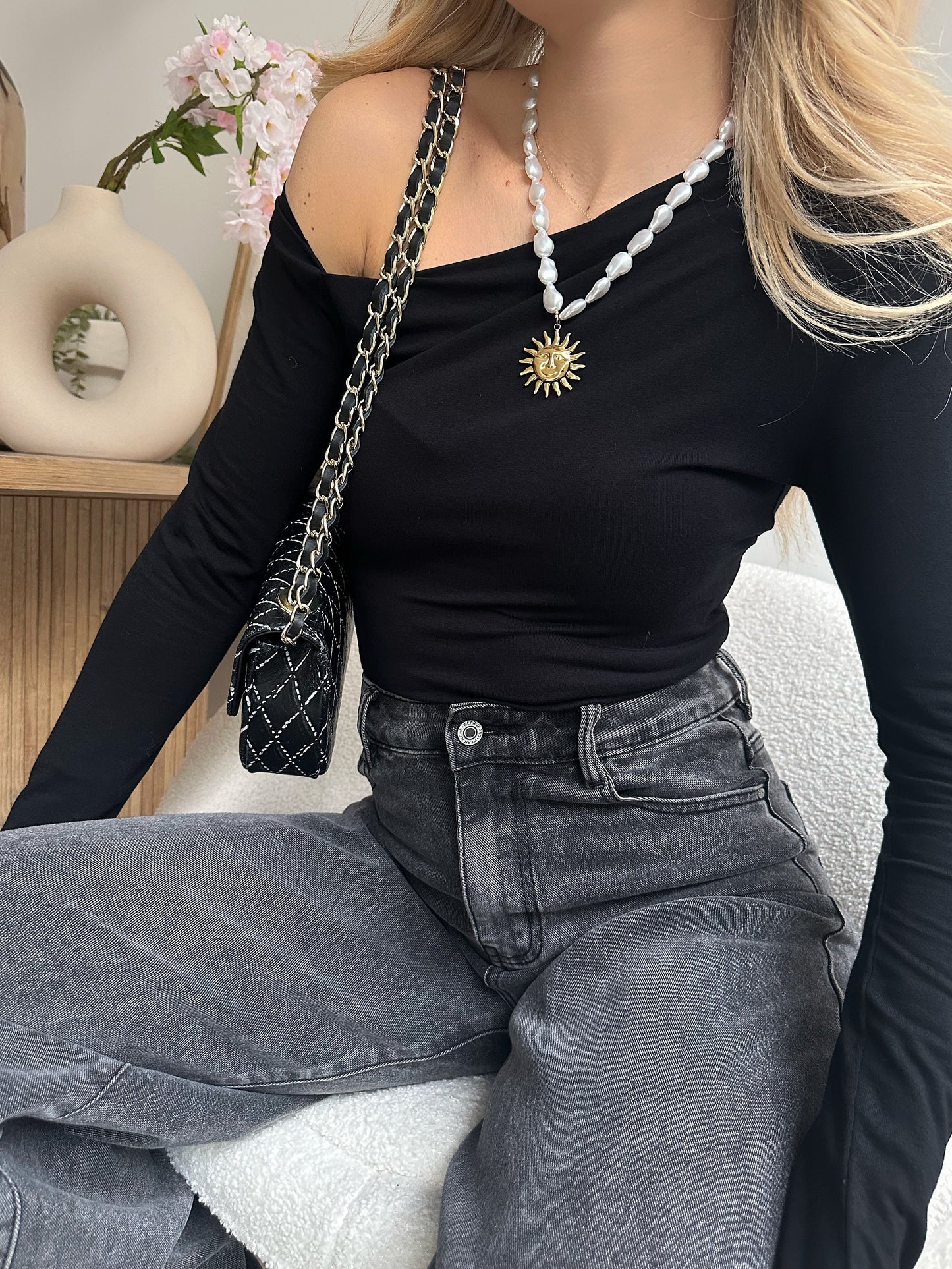 GIRUSE black asymmetrical top
